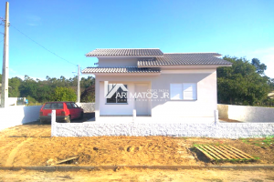 Casa de laje com 02 dormitórios no bairro Lagoão